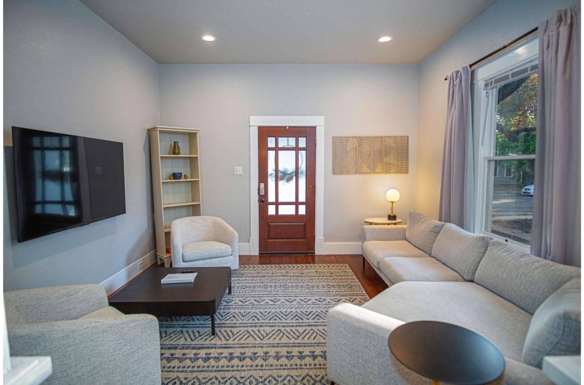 Chic Downtown Farmhouse With Garden And Bbq Grill San Antonio Bagian luar foto