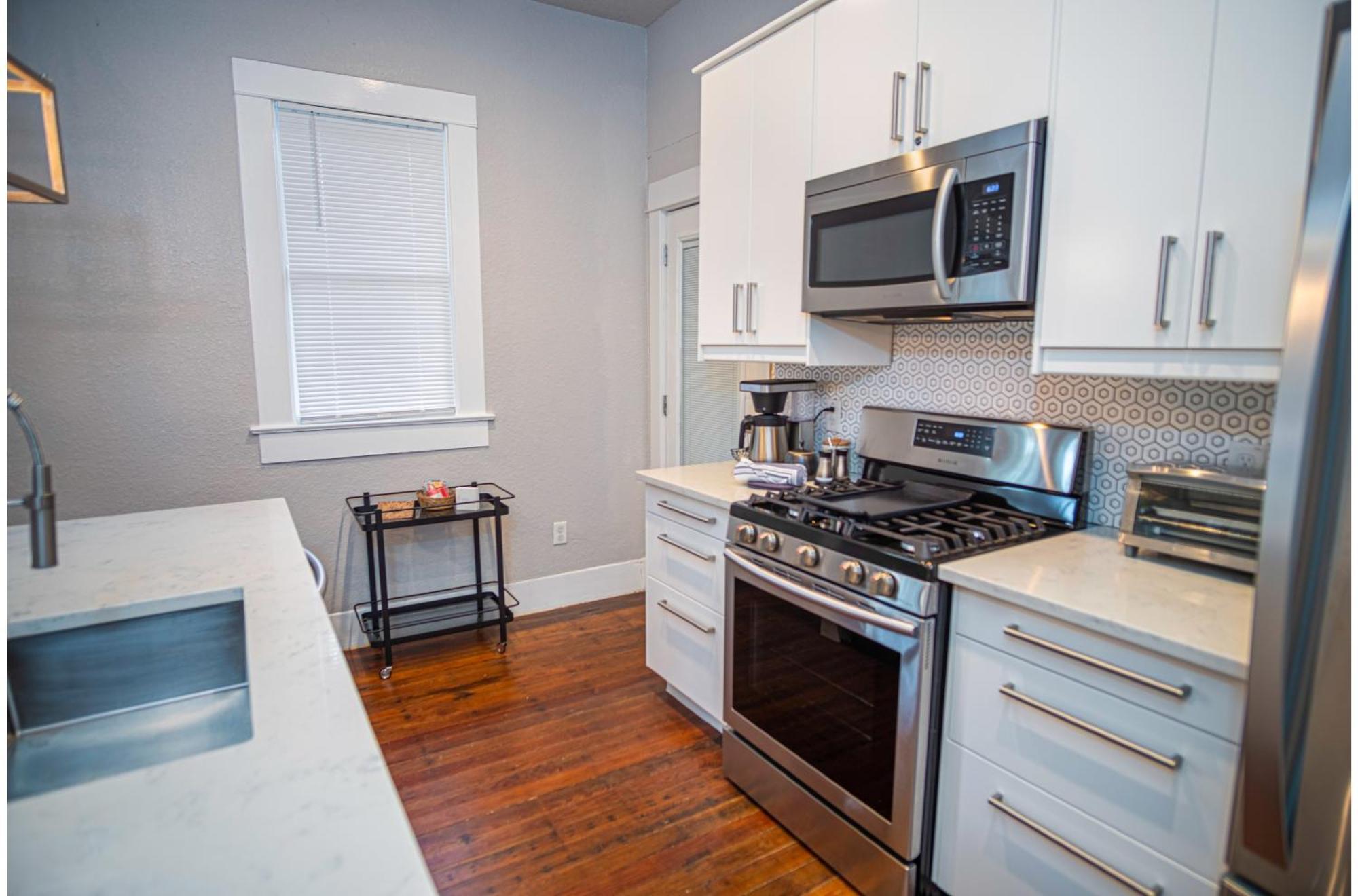 Chic Downtown Farmhouse With Garden And Bbq Grill San Antonio Bagian luar foto
