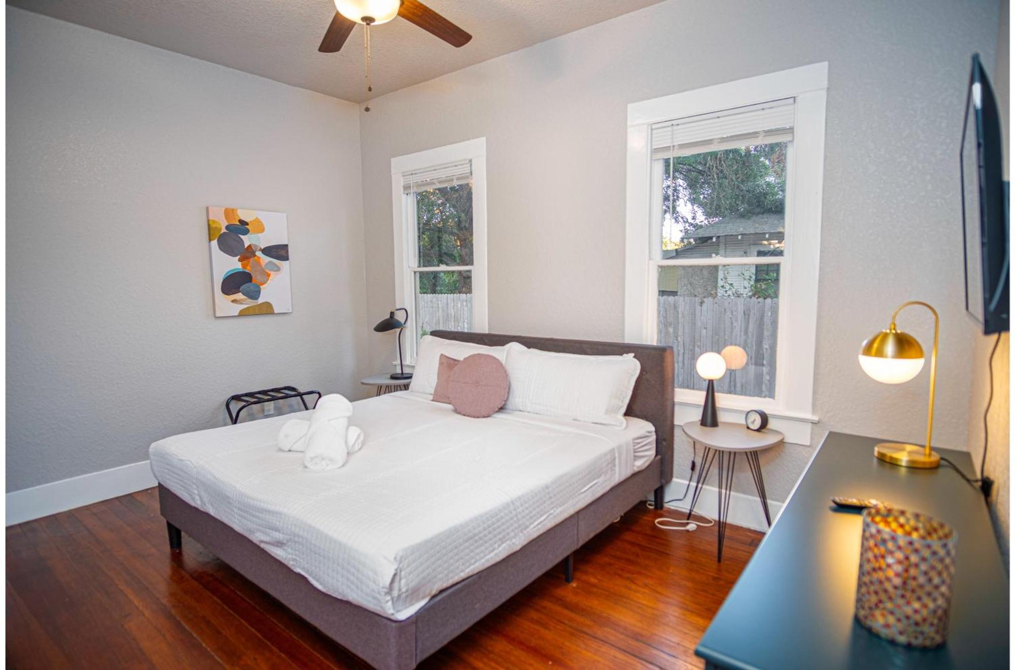 Chic Downtown Farmhouse With Garden And Bbq Grill San Antonio Bagian luar foto