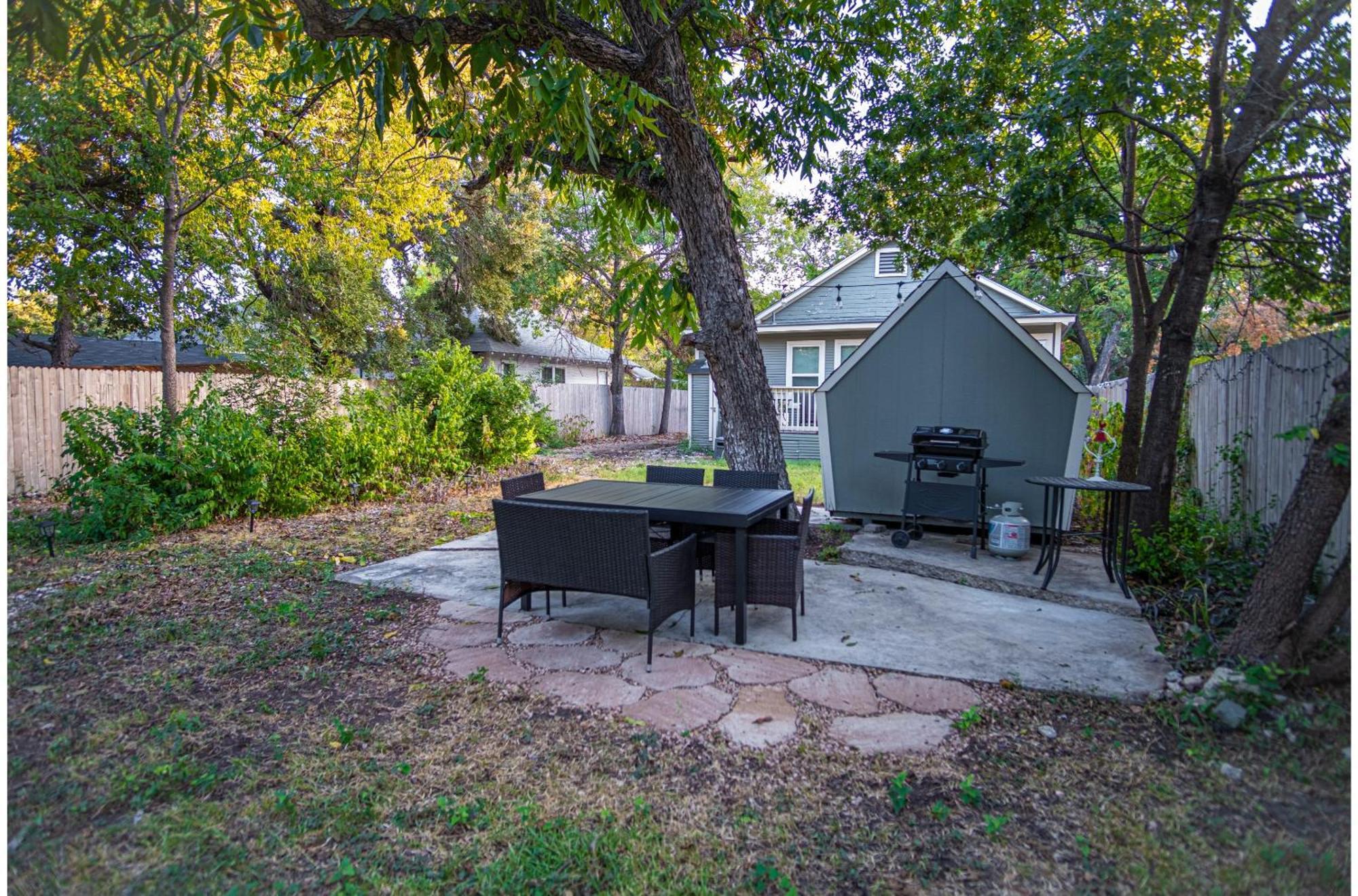 Chic Downtown Farmhouse With Garden And Bbq Grill San Antonio Bagian luar foto