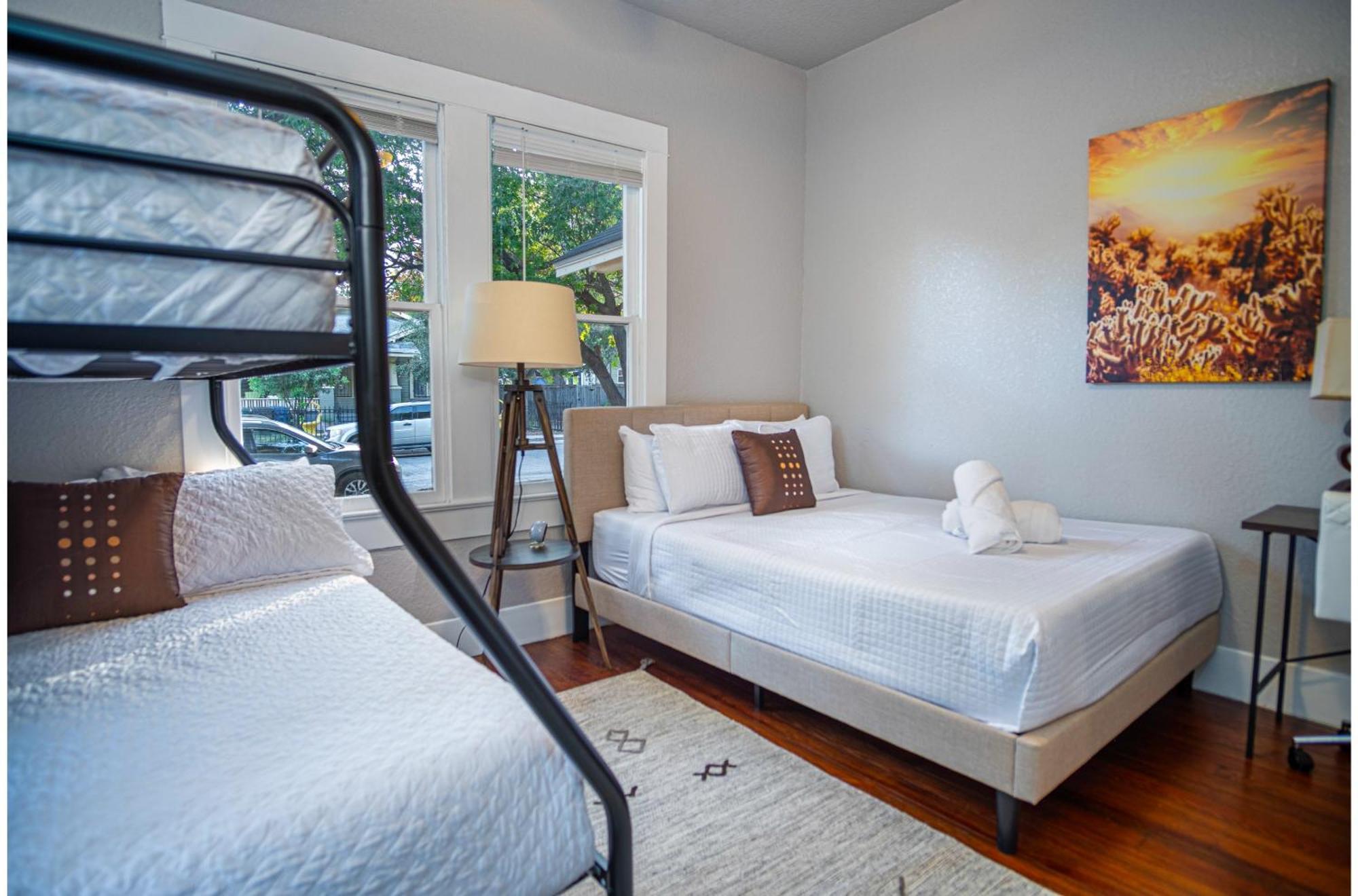 Chic Downtown Farmhouse With Garden And Bbq Grill San Antonio Bagian luar foto