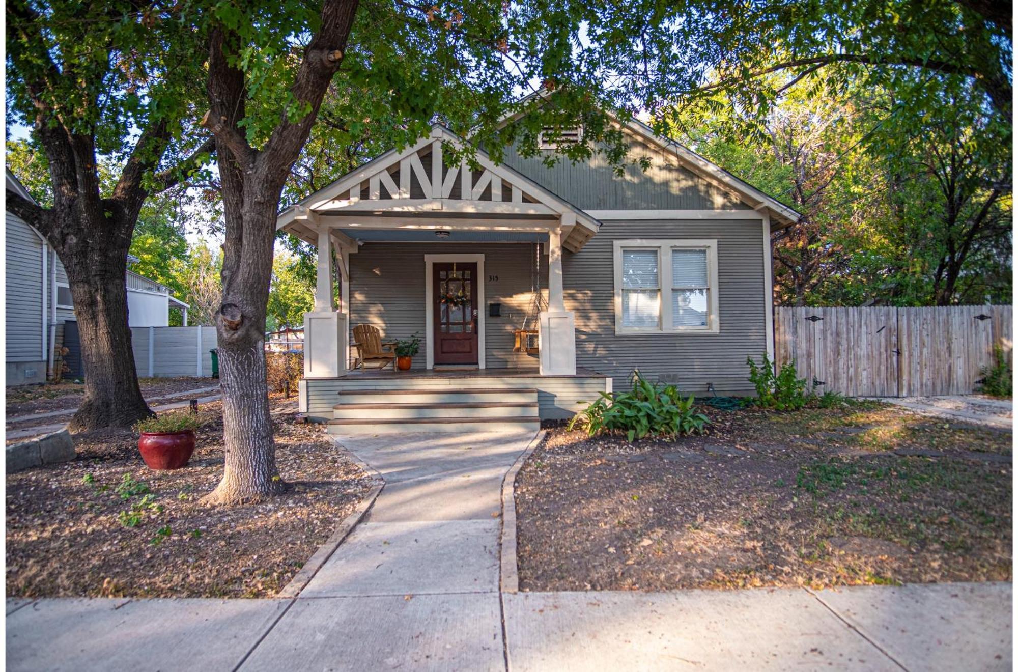 Chic Downtown Farmhouse With Garden And Bbq Grill San Antonio Bagian luar foto