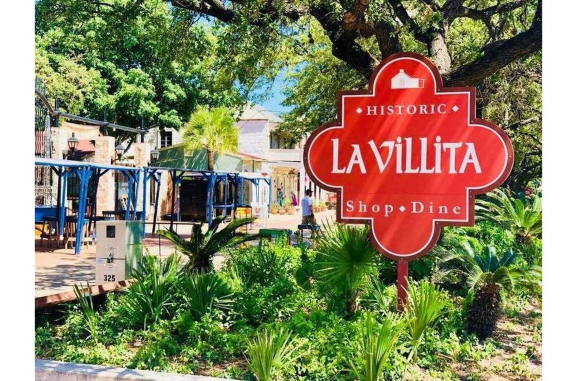 Chic Downtown Farmhouse With Garden And Bbq Grill San Antonio Bagian luar foto