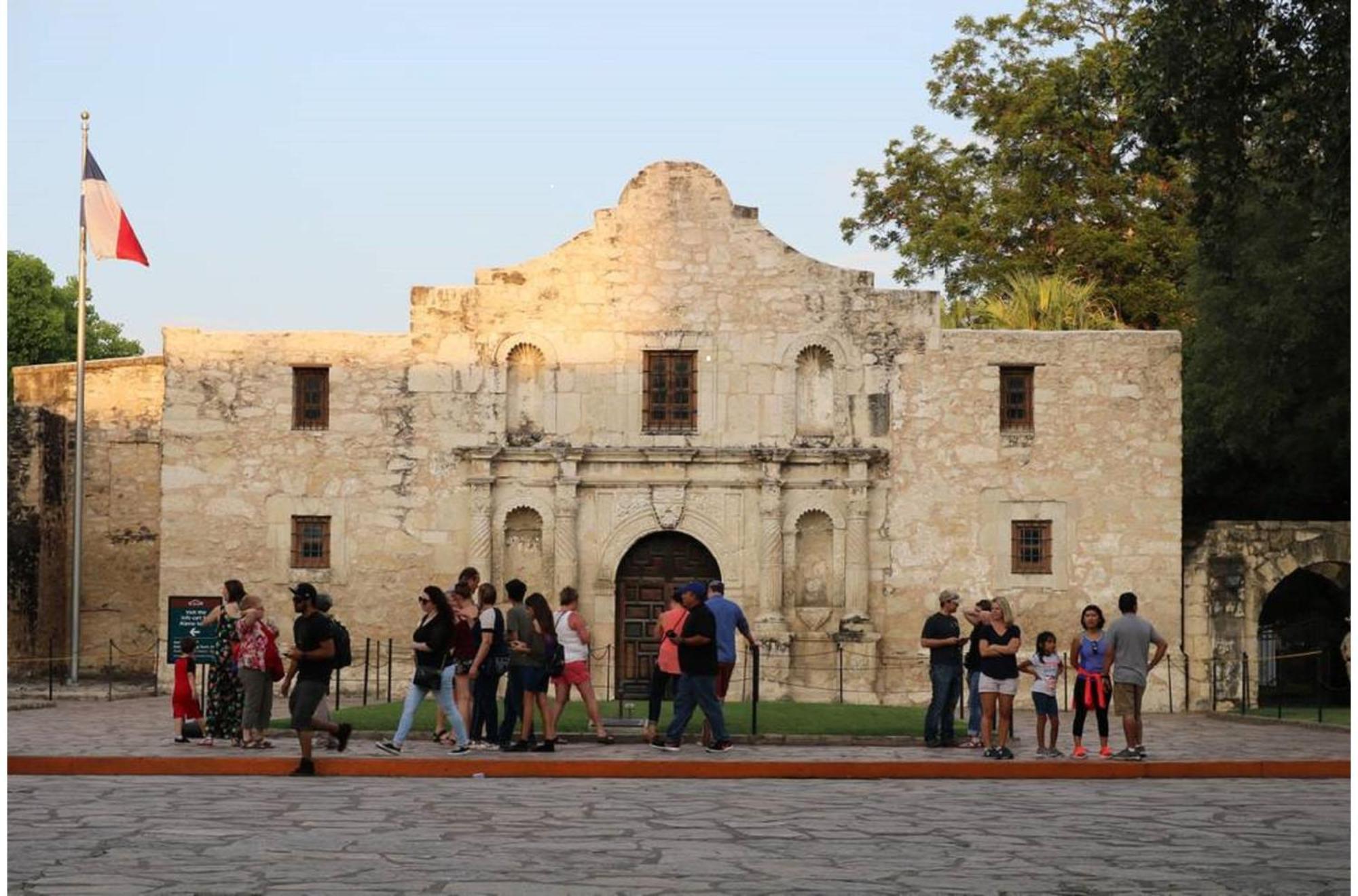 Chic Downtown Farmhouse With Garden And Bbq Grill San Antonio Bagian luar foto